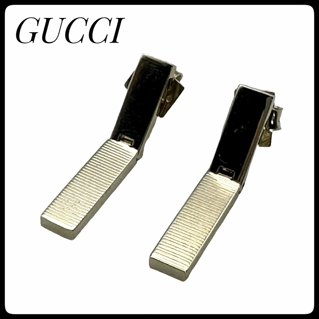 Gucci(グッチ)のグッチ　ピアス　シルバー925 両耳　シンプル　ユニセックス　シルバー レディースのアクセサリー(ピアス)の商品写真