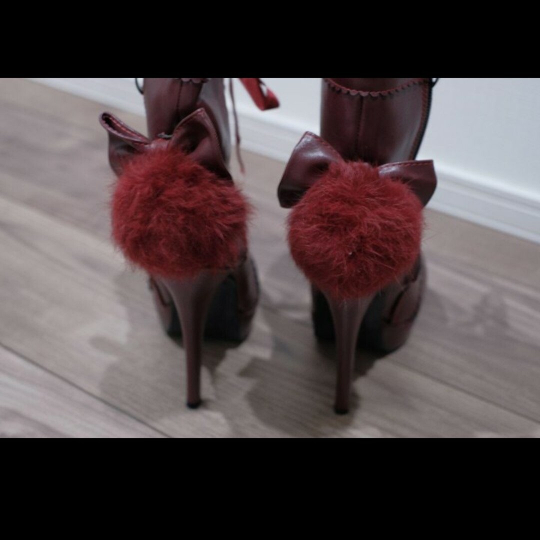 うさぎ ピンヒール 赤 ショートブーツ レディースの靴/シューズ(ブーツ)の商品写真
