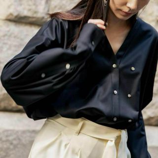 ドゥロワー(Drawer)の美品✨deres  シークレットハート　シャツジャケット　黒(シャツ/ブラウス(長袖/七分))