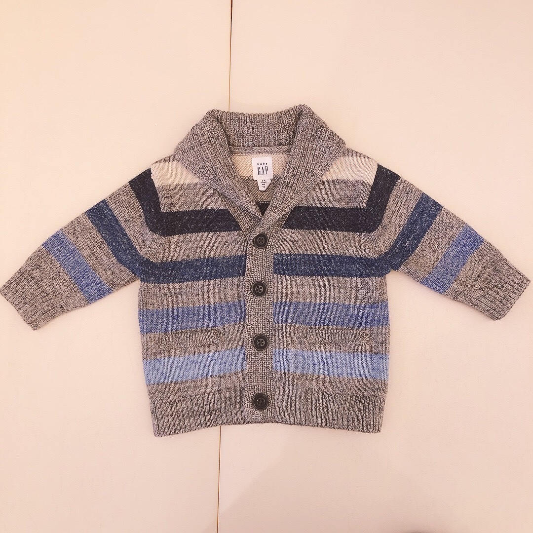 babyGAP(ベビーギャップ)のBABY GAP  アウター　ニットカーデ キッズ/ベビー/マタニティのベビー服(~85cm)(カーディガン/ボレロ)の商品写真