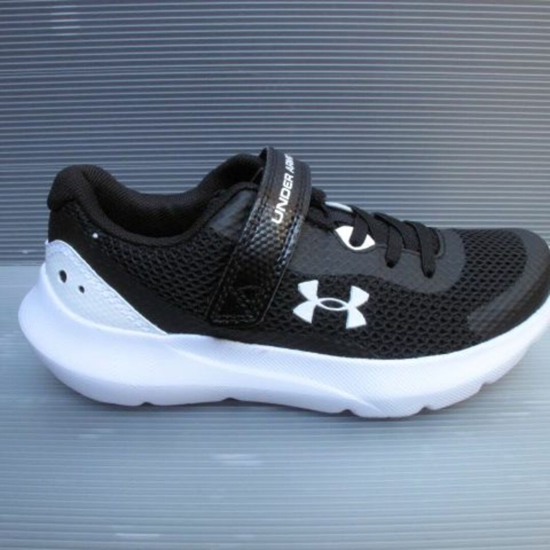 UNDER ARMOUR(アンダーアーマー)の新品アンダーアーマー21.0㎝ キッズ/ベビー/マタニティのキッズ靴/シューズ(15cm~)(スニーカー)の商品写真