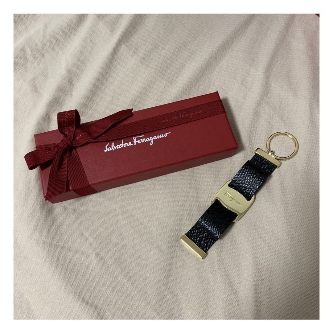 Salvatore Ferragamo(サルヴァトーレフェラガモ)のSalvatore Ferragamo/箱付/ヴァラリボン/キーリング レディースのファッション小物(キーケース)の商品写真