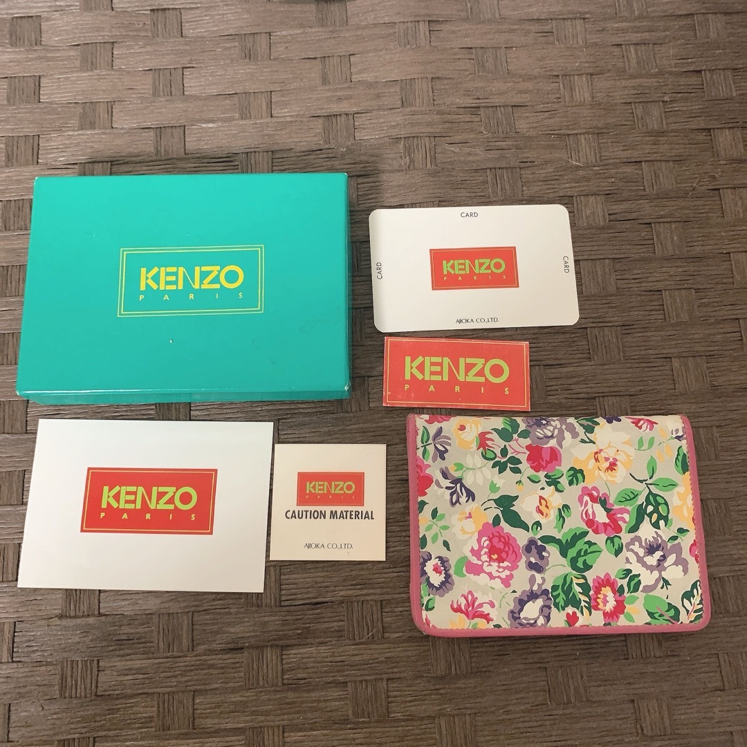 KENZO(ケンゾー)のKENZO パスケース 花柄 レトロ レディースのファッション小物(名刺入れ/定期入れ)の商品写真