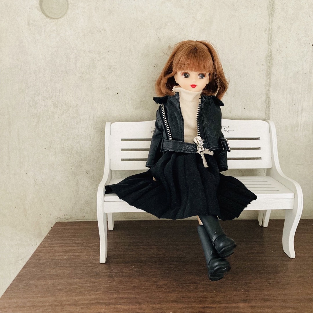 新品未使用　ミニチュア　ベンチ　木製　ブライスリカちゃん　ドール　ピンク ハンドメイドのぬいぐるみ/人形(人形)の商品写真
