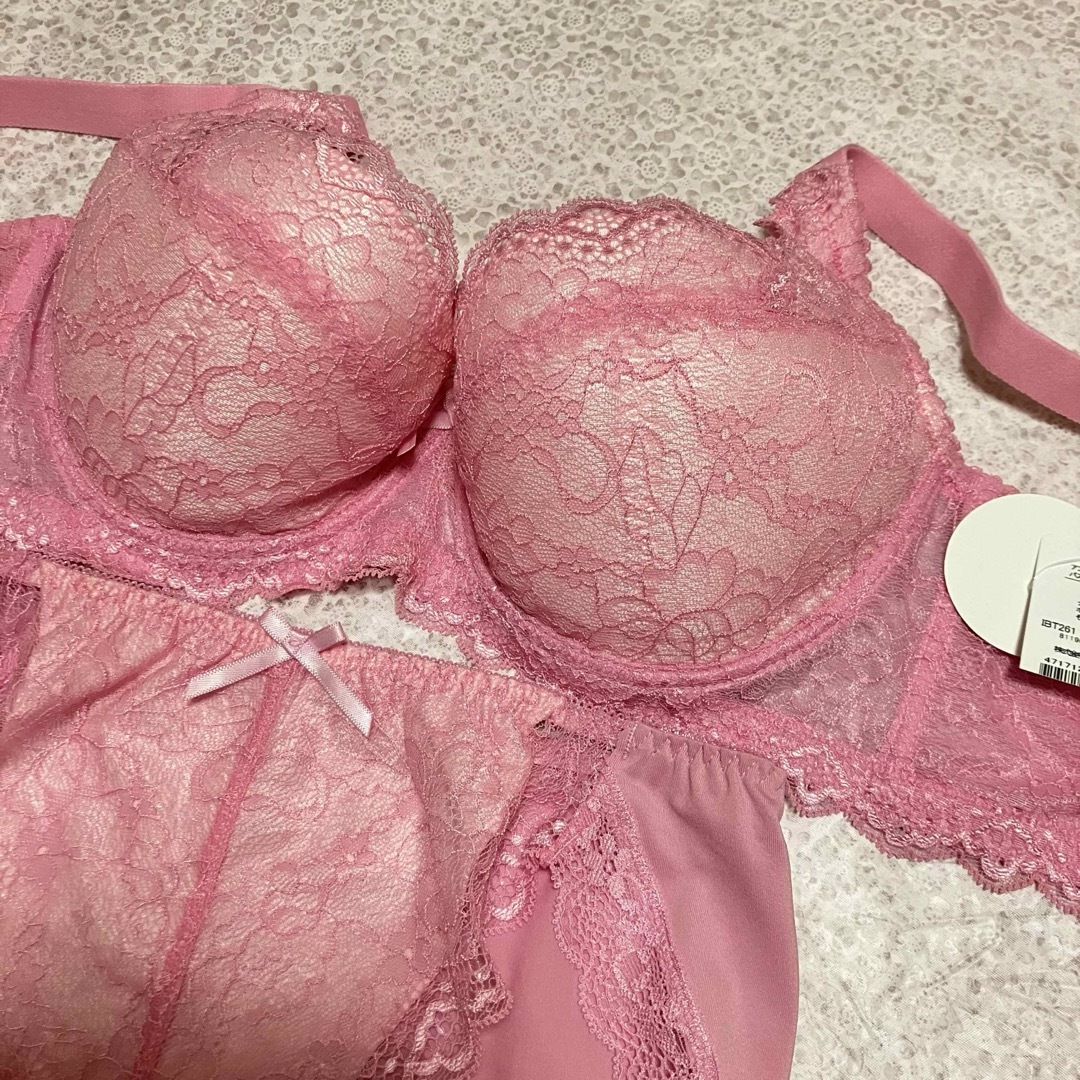 タグ付き　ブラジャー　ショーツ　セット　ピンク色 レディースの下着/アンダーウェア(ブラ&ショーツセット)の商品写真