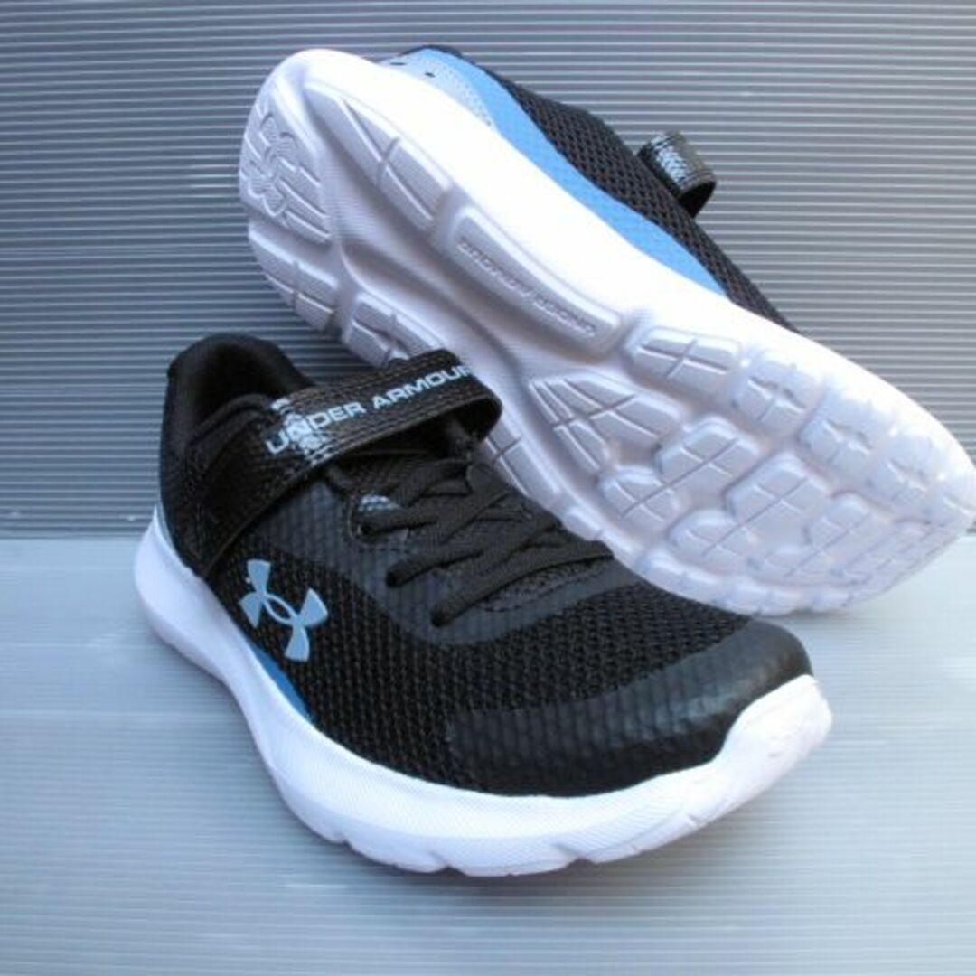 UNDER ARMOUR(アンダーアーマー)の新品アンダーアーマー22.0㎝ キッズ/ベビー/マタニティのキッズ靴/シューズ(15cm~)(スニーカー)の商品写真