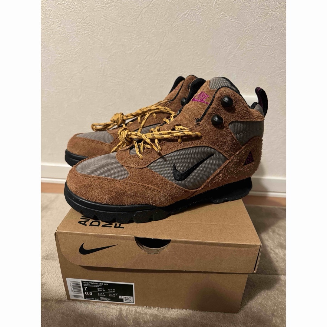 nikeNIKE ACG Torre Mid  Pecan and Olive Grey