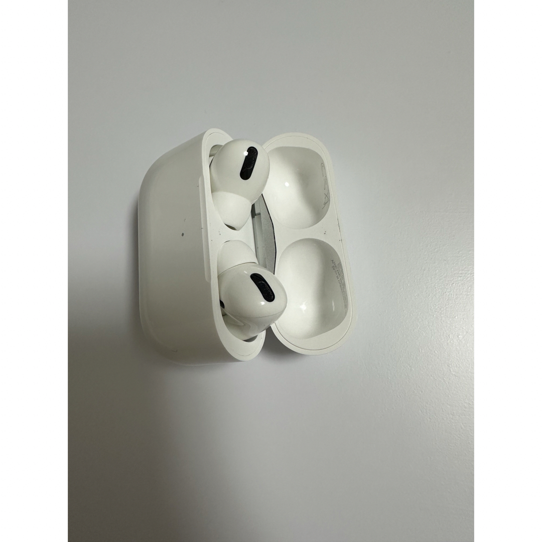 Apple(アップル)のAirPods Pro 第1世代 スマホ/家電/カメラのオーディオ機器(ヘッドフォン/イヤフォン)の商品写真