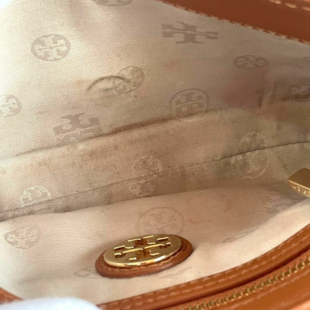 Tory Burch(トリーバーチ)の美品 トリーバーチ ショルダーバッグ ロビンソン パンチング チェーン ブラウン レディースのバッグ(ショルダーバッグ)の商品写真