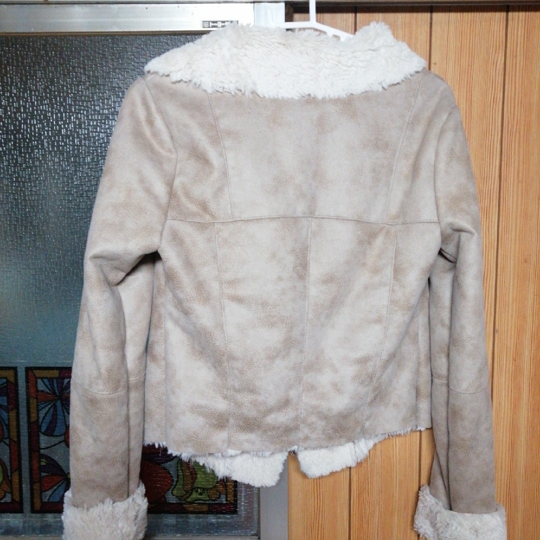 皮ジャケット　ベージュ色❤ レディースのジャケット/アウター(ムートンコート)の商品写真