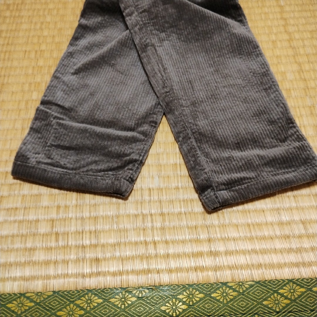 GU(ジーユー)の【モコ様専用】GU 新品 コーデュロイパンツ１４０ グレー キッズ/ベビー/マタニティのキッズ服男の子用(90cm~)(パンツ/スパッツ)の商品写真