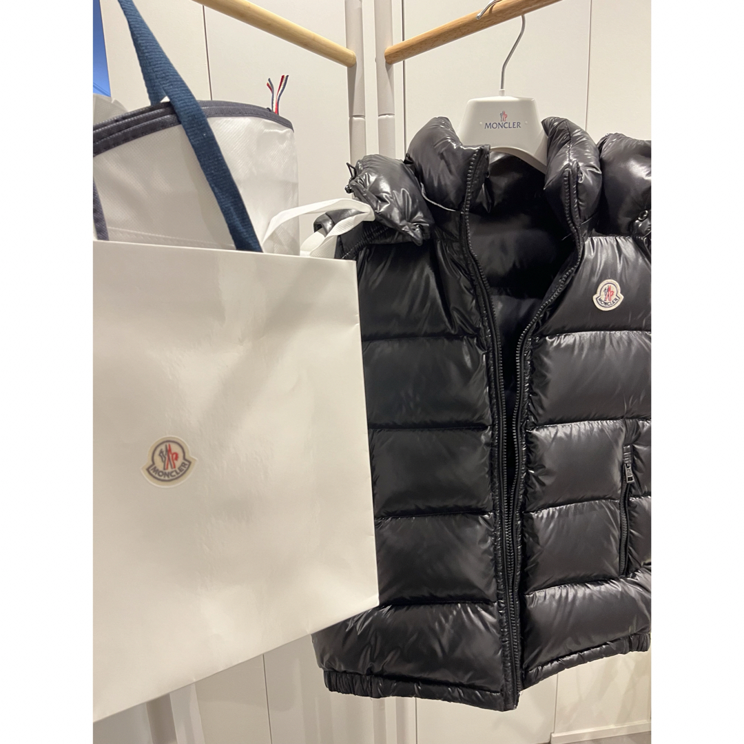 MONCLER(モンクレール)のモンクレール　ダウンベスト　黒　サイズ1  ☆超美品☆ メンズのジャケット/アウター(ダウンベスト)の商品写真