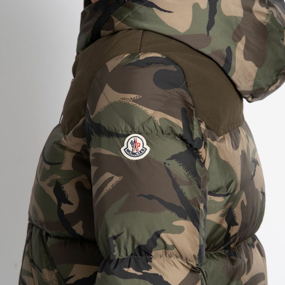 MONCLER(モンクレール)のモンクレール MONCLER ダウンジャケット メンズ ジュニア 大人もOK SUFAYE 1A00085 596C7 F81/14A カモフラージュ 迷彩 S相当 レディースのジャケット/アウター(ダウンジャケット)の商品写真