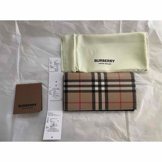 バーバリー(BURBERRY)の【新品未使用】BURBERRY 二つ折り　長財布(長財布)