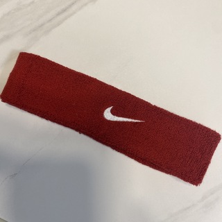 ナイキ(NIKE)のNIKE ヘアバンド 赤 RED 新品未使用(バンダナ/スカーフ)