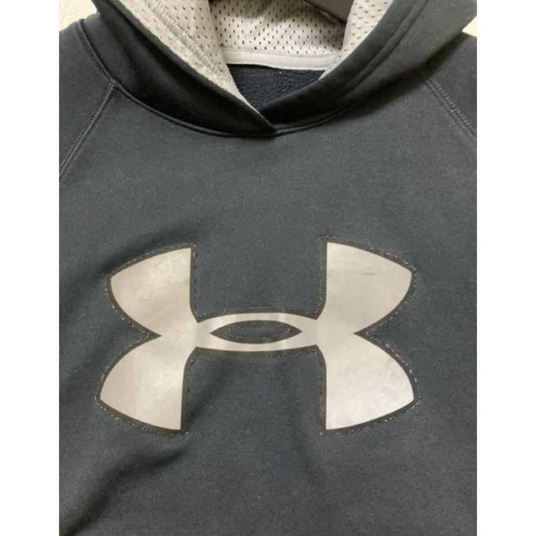 UNDER ARMOUR(アンダーアーマー)のアンダーアーマー パーカー　140 150 黒　野球 キッズ/ベビー/マタニティのキッズ服男の子用(90cm~)(Tシャツ/カットソー)の商品写真