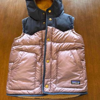 パタゴニア(patagonia)のパタゴニア  リバーシブル　ベスト　フード　110(ジャケット/上着)