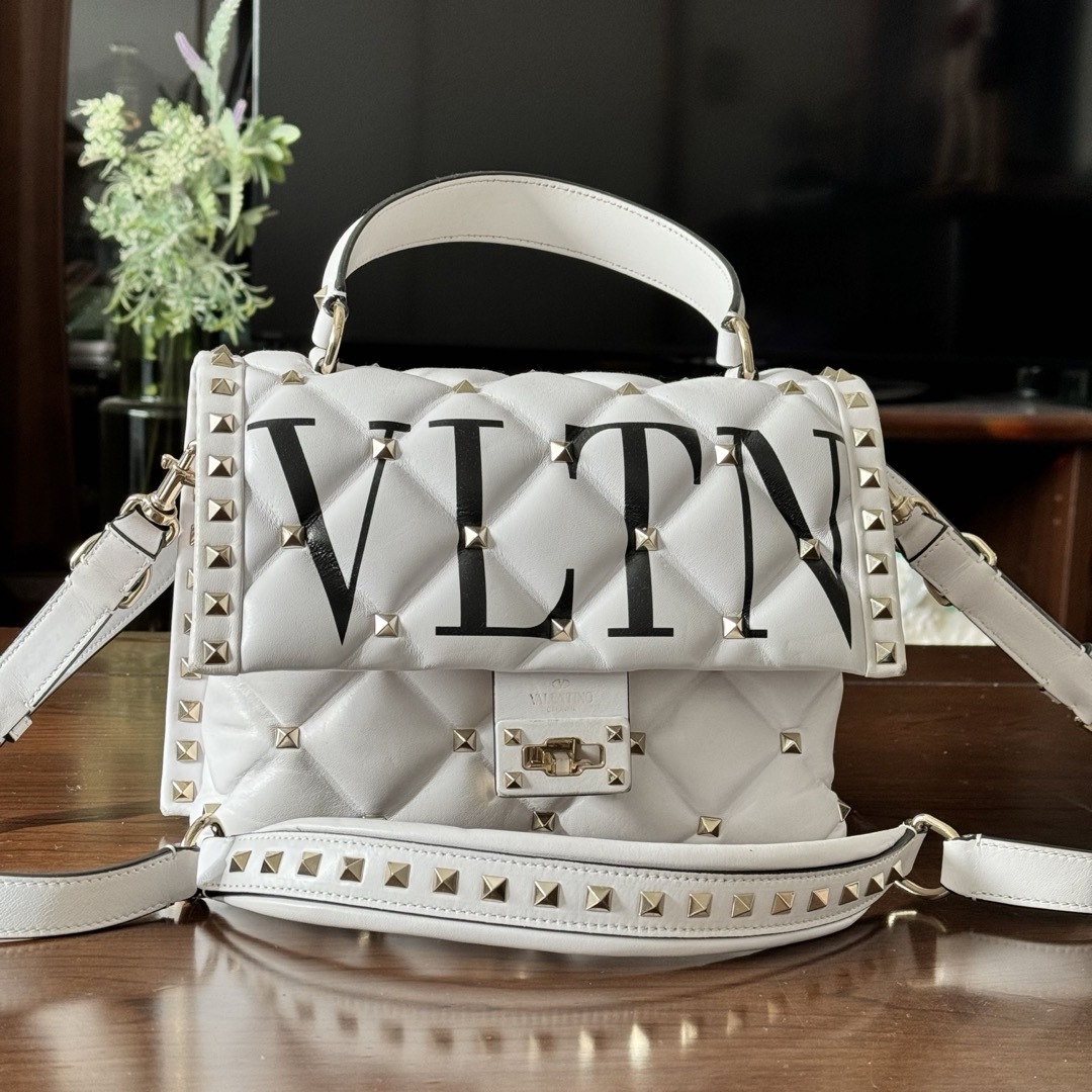 VALENTINO - VALENTINO キャンディスタッズ ハンドバッグの通販 by