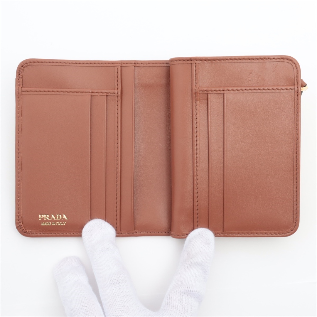 PRADA(プラダ)のプラダ  レザー  ブラウン レディース コンパクトウォレット レディースのファッション小物(財布)の商品写真