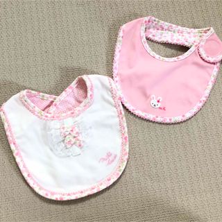 ミキハウス(mikihouse)のミキハウス　女の子スタイ　二枚セット　新品(ベビースタイ/よだれかけ)