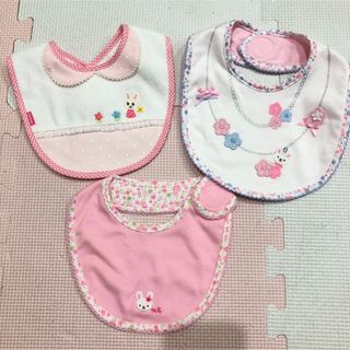 ミキハウス(mikihouse)のミキハウス　女の子スタイ　三枚セット　新品(ベビースタイ/よだれかけ)