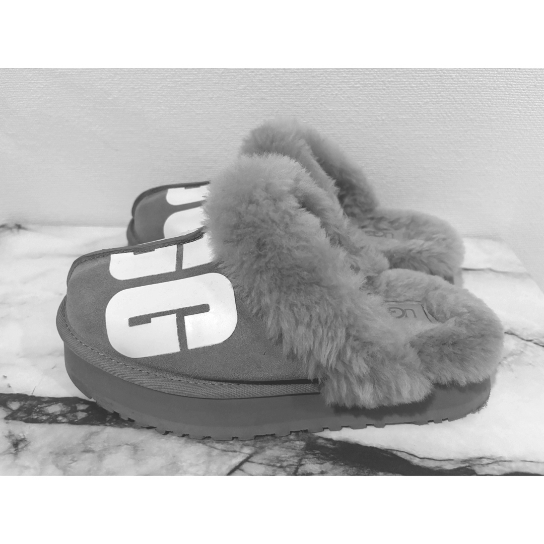 UGG ディスケットチョップ　グレー　ファーサンダル