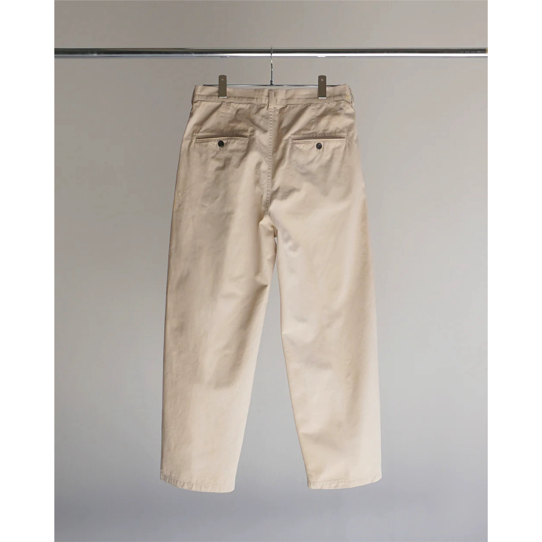 1LDK SELECT(ワンエルディーケーセレクト)の23AW Ancellm PAINT CHINO TROUSERS(BEIGE) メンズのパンツ(チノパン)の商品写真