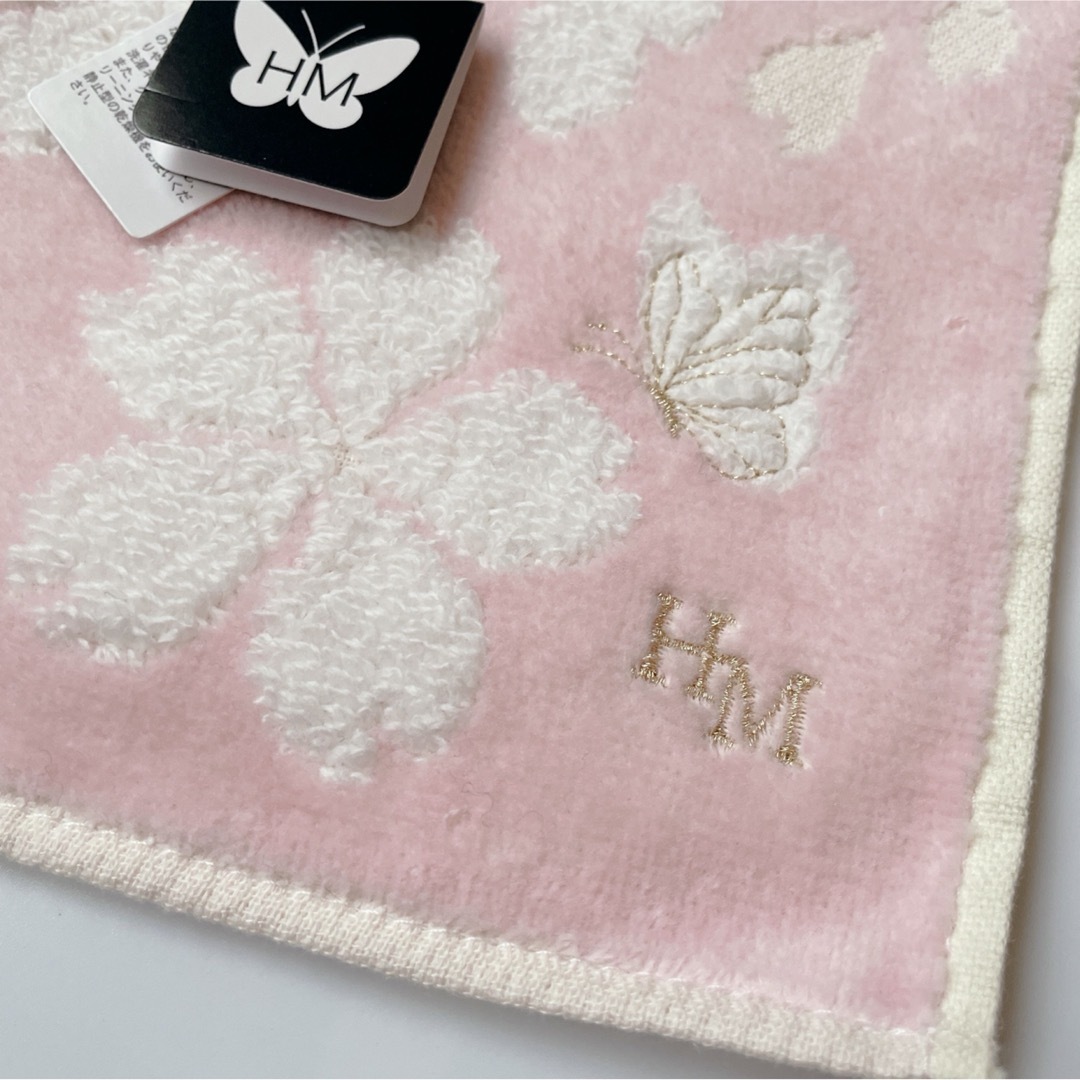HANAE MORI(ハナエモリ)のハナエモリ　タオルハンカチ　ピンク　可愛い　蝶々　サクラ柄　 エンタメ/ホビーのコレクション(その他)の商品写真