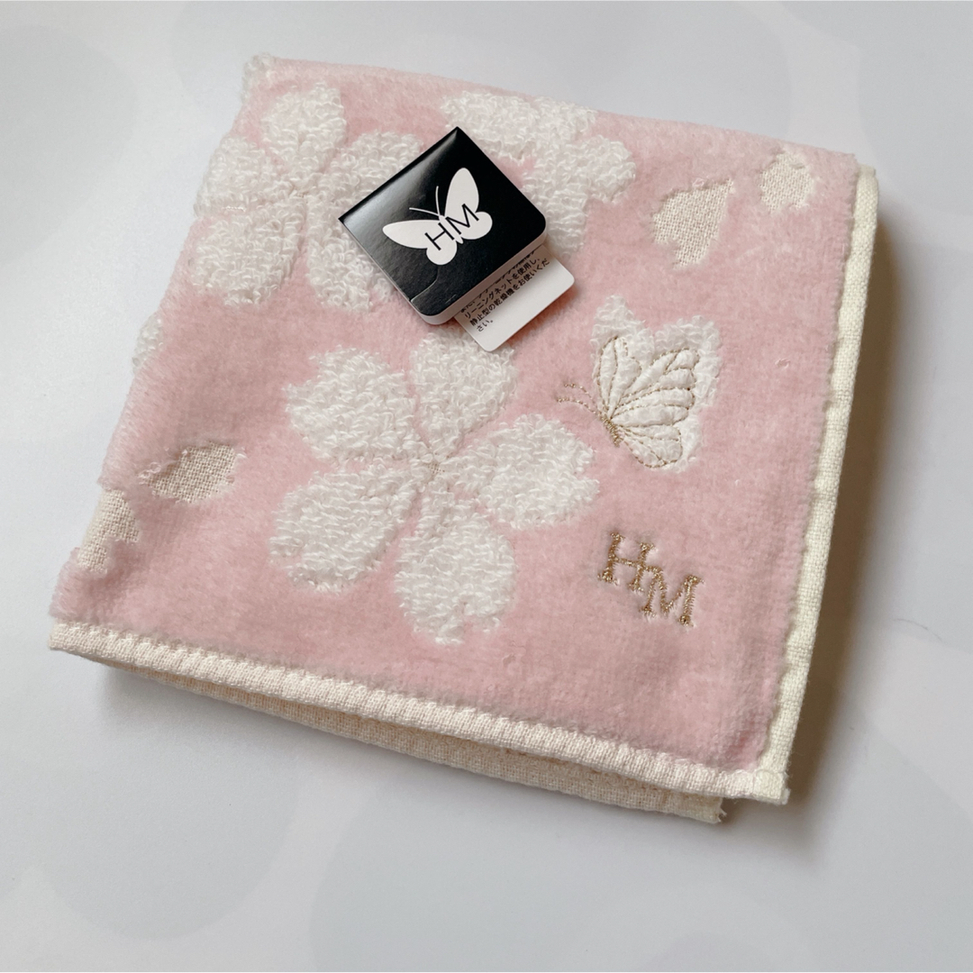 HANAE MORI(ハナエモリ)のハナエモリ　タオルハンカチ　ピンク　可愛い　蝶々　サクラ柄　 エンタメ/ホビーのコレクション(その他)の商品写真