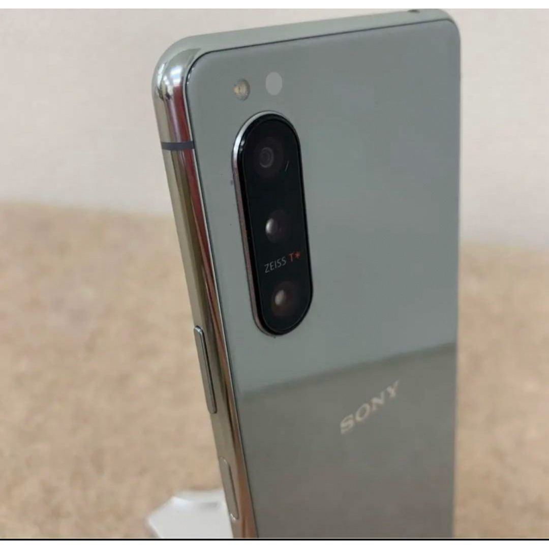 Xperia(エクスペリア)の【超美品】Xperia 5 II グレー SOG02 SIMロック解除済  スマホ/家電/カメラのスマートフォン/携帯電話(スマートフォン本体)の商品写真