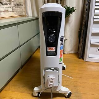 デロンギ(DeLonghi)のデロンギ　オイルヒーター(オイルヒーター)