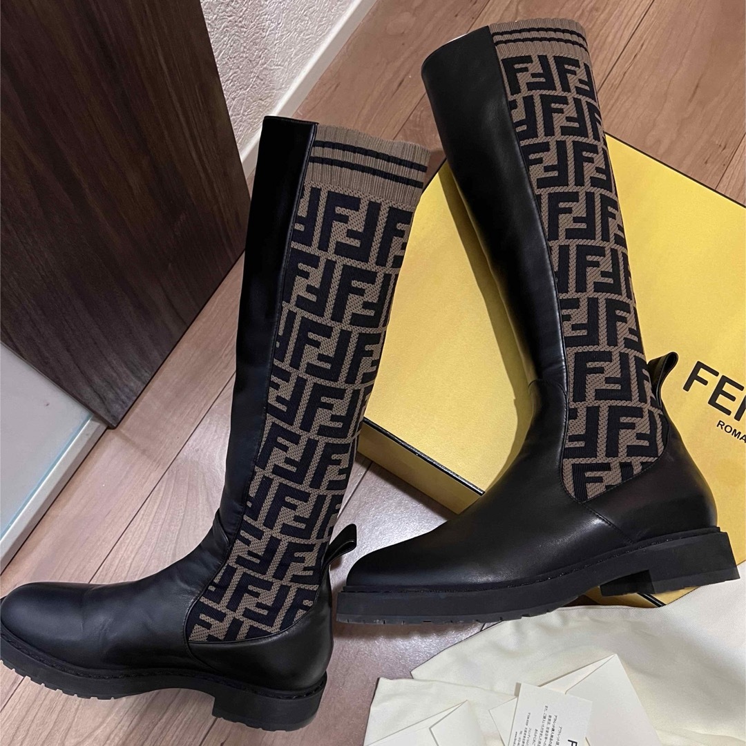 FENDI(フェンディ)のFENDIロングブーツ レディースの靴/シューズ(ブーツ)の商品写真