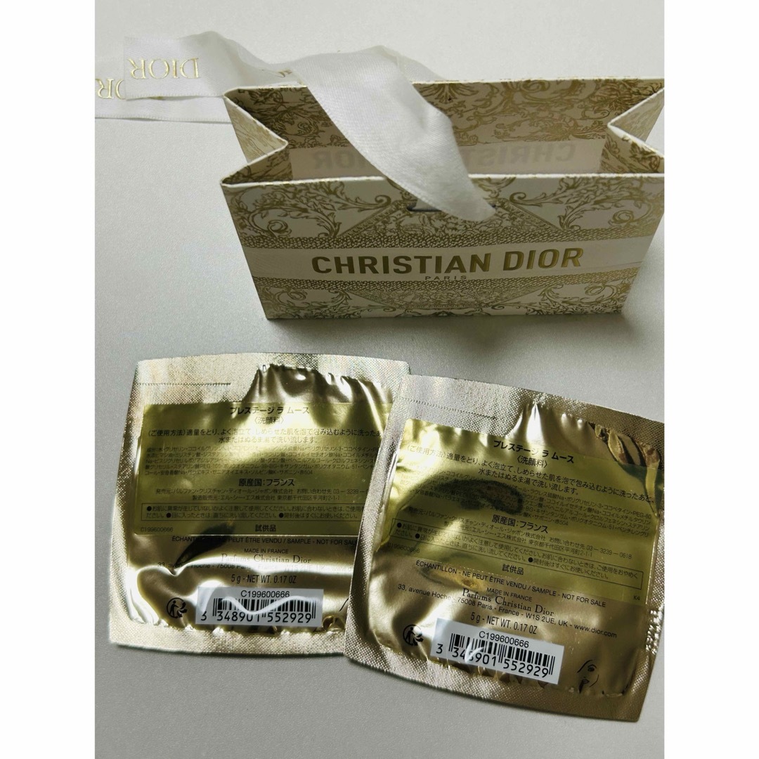 Christian Dior(クリスチャンディオール)のクリスチャンディオールプレステージラムーステスター2つ入りクリスマス ミニバッグ コスメ/美容のベースメイク/化粧品(その他)の商品写真