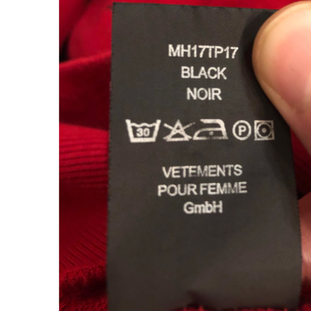 VETEMENTS(ヴェトモン)のヴェトモン vetements 赤メタルパーカー  メンズのトップス(パーカー)の商品写真