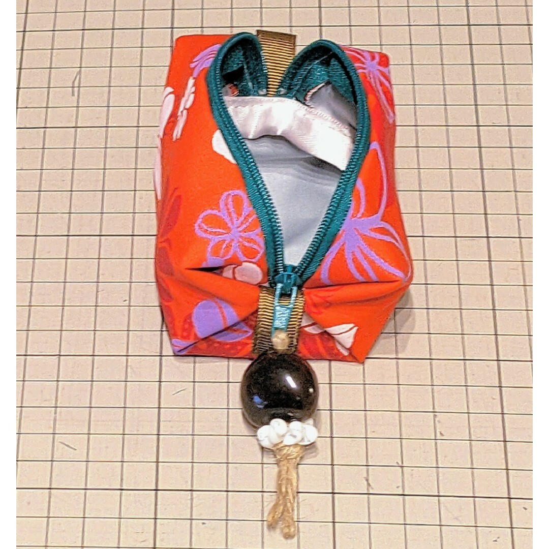 小さめキャラメル型ポーチ ハワイアンの通販 by けにごーな's shop|ラクマ