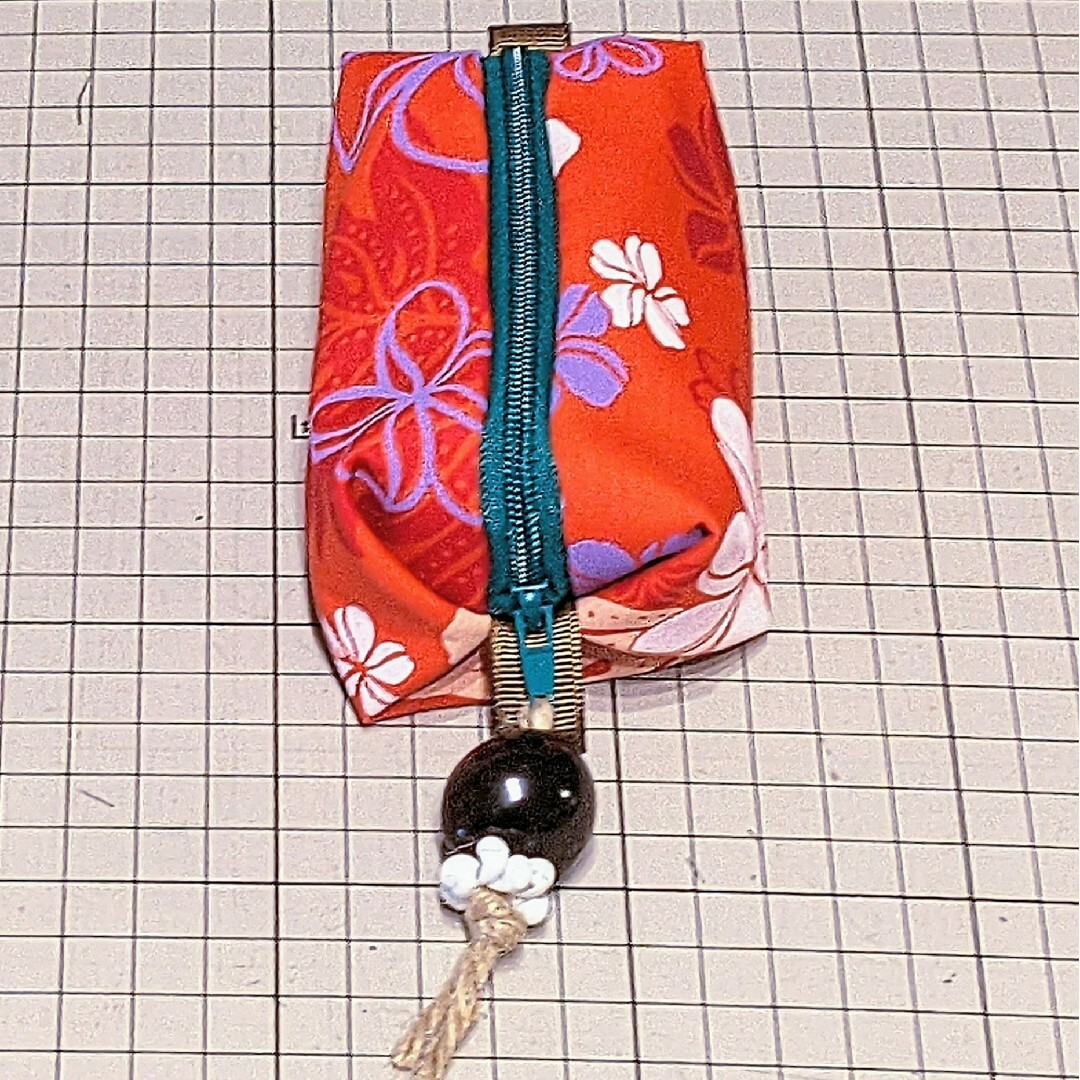 小さめキャラメル型ポーチ ハワイアンの通販 by けにごーな's shop|ラクマ