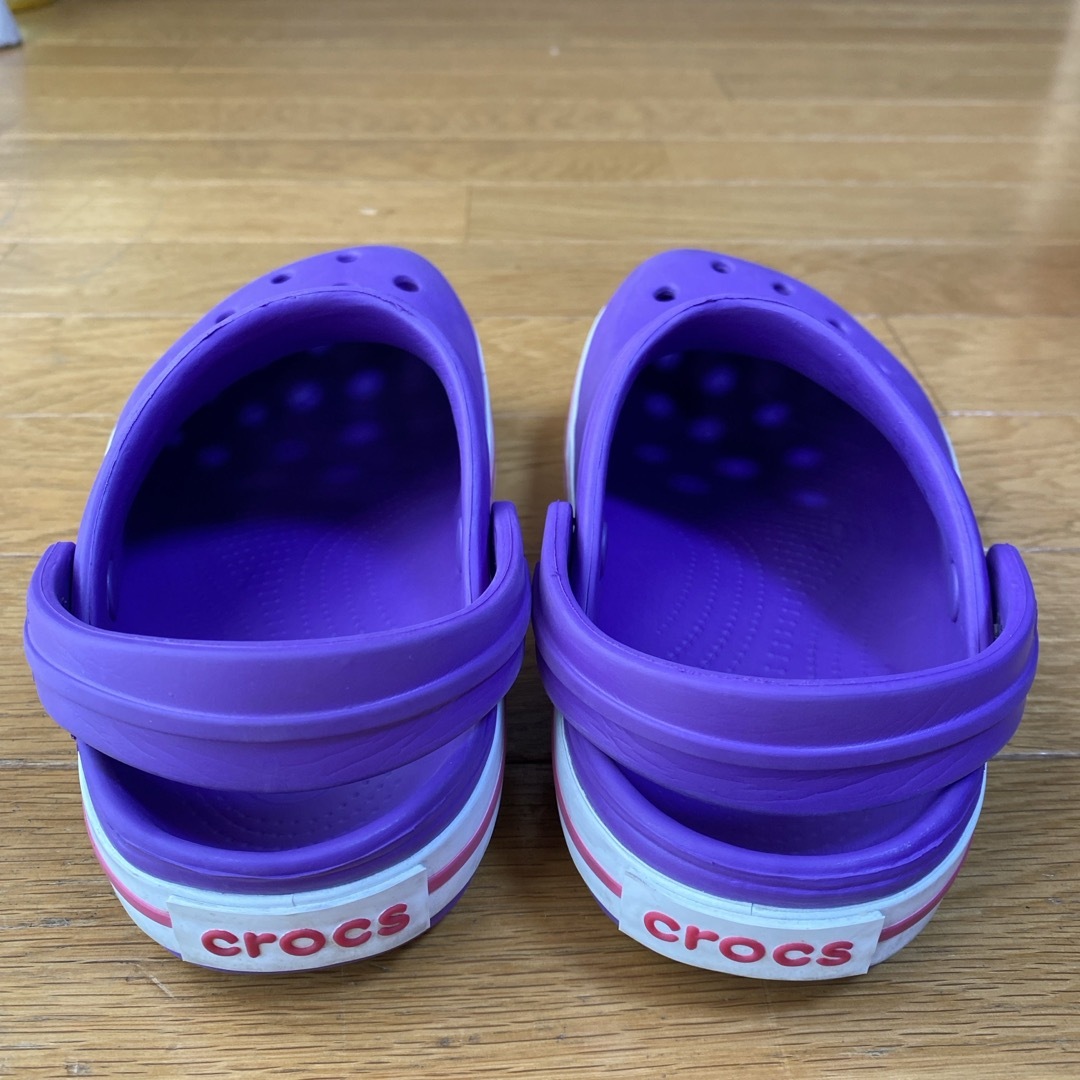 crocs(クロックス)のクロックス　J1 キッズ/ベビー/マタニティのキッズ靴/シューズ(15cm~)(サンダル)の商品写真