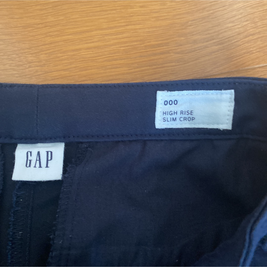 GAP(ギャップ)の【美品】ギャップ　GAP ハイライズ スリムクロップドパンツ　ネイビー　000 レディースのパンツ(クロップドパンツ)の商品写真