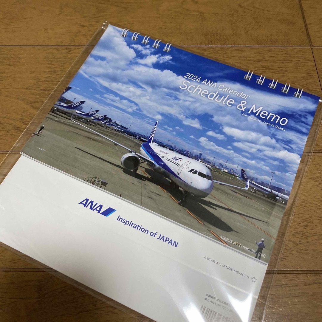 ANA(全日本空輸)(エーエヌエー(ゼンニッポンクウユ))のANA カレンダー 2024 インテリア/住まい/日用品の文房具(カレンダー/スケジュール)の商品写真