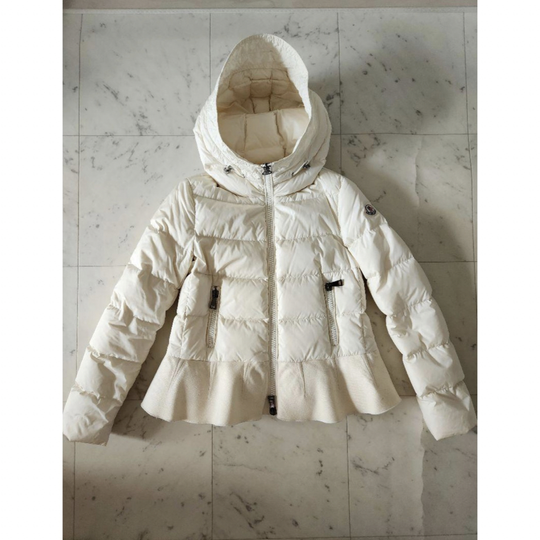 美品 人気モデル モンクレール NESEA ネセア サイズ0 白 - ジャケット 美品 人気モデル モンクレール NESEA ネセア サイズ0 白 - ジャケット