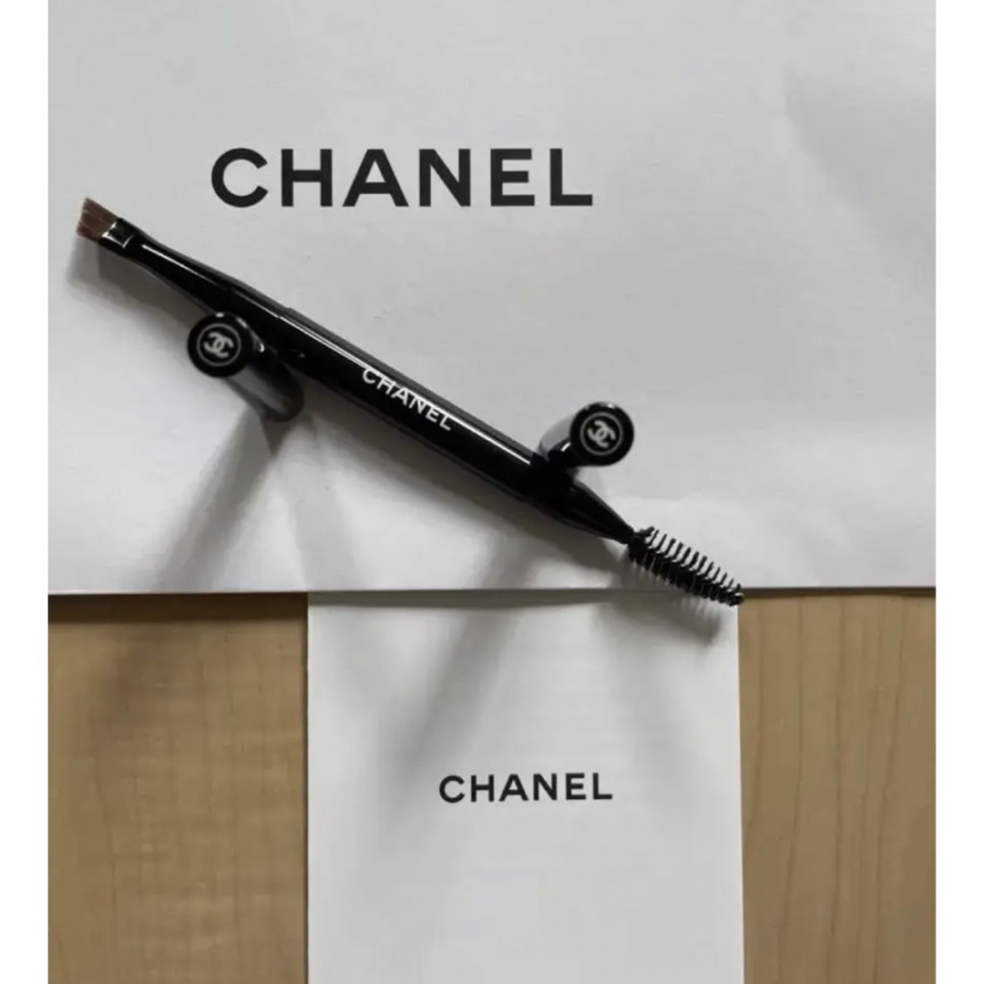 CHANEL(シャネル)のシャネル パンソー デュオ スルスィル  アイブロウ ブラシ コスメ/美容のメイク道具/ケアグッズ(ブラシ・チップ)の商品写真