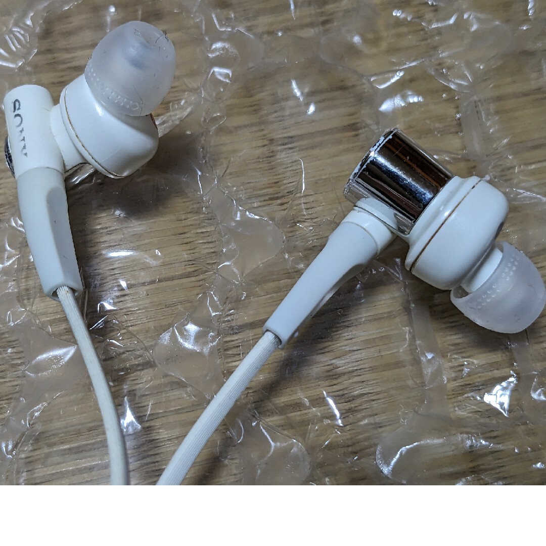 SONY(ソニー)のSONY イヤフォン MDR-XB50 付属品未使用　本体洗浄済 スマホ/家電/カメラのオーディオ機器(ヘッドフォン/イヤフォン)の商品写真