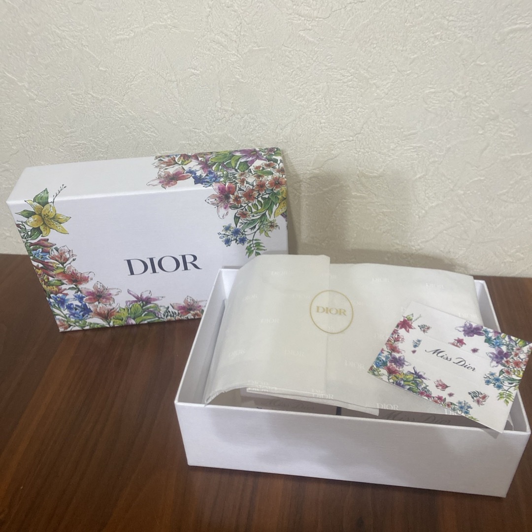 Dior(ディオール)のDIOR ミスディオール　バスパール　キャンドル　限定 コスメ/美容のボディケア(入浴剤/バスソルト)の商品写真