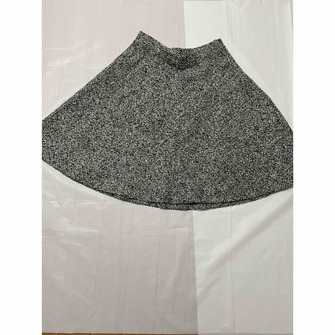 マックスマーラ　フレアスカート　40 ウール ニット グレー スカート レディースのスカート(ひざ丈スカート)の商品写真