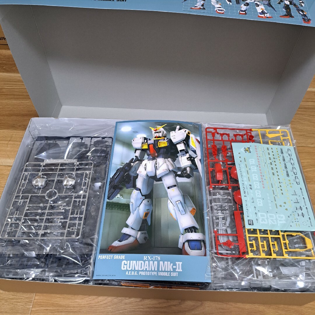 バンダイ PG RX-178 ガンダムMk-IIエゥーゴ 機動戦士 エゥーゴ エンタメ/ホビーのおもちゃ/ぬいぐるみ(プラモデル)の商品写真