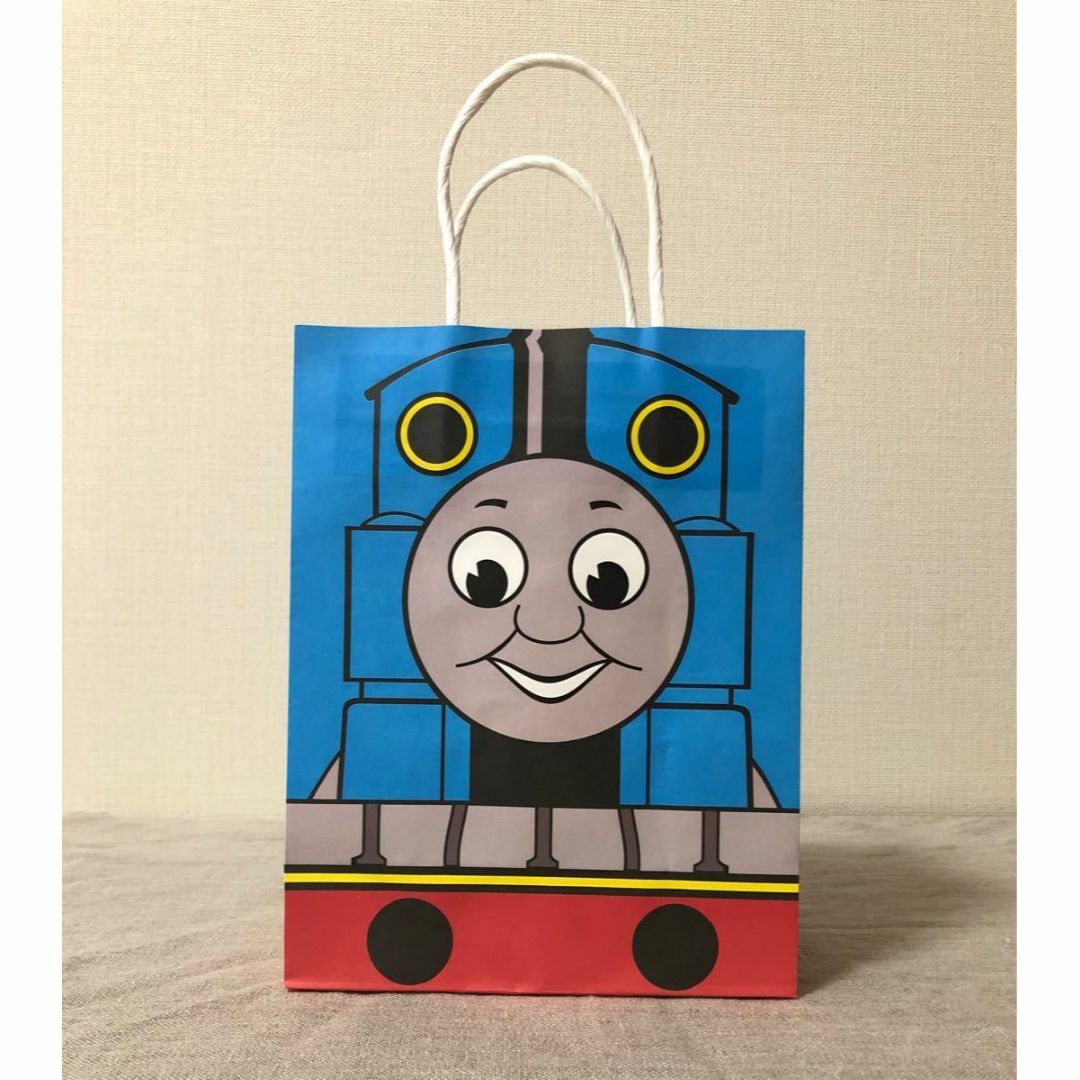 THOMAS(トーマス)の今だけ１枚増量中！【未使用】　トーマス　 紙袋　3枚セット（今だけ4枚） エンタメ/ホビーのおもちゃ/ぬいぐるみ(キャラクターグッズ)の商品写真