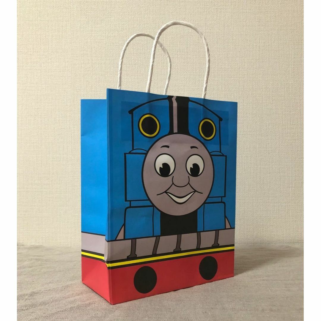 THOMAS(トーマス)の今だけ１枚増量中！【未使用】　トーマス　 紙袋　3枚セット（今だけ4枚） エンタメ/ホビーのおもちゃ/ぬいぐるみ(キャラクターグッズ)の商品写真