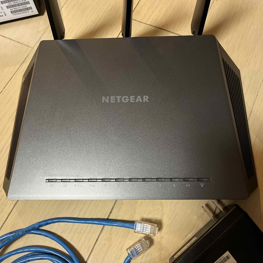 NETGEAR 無線LAN ルーター 親機 R7000-100JPS スマホ/家電/カメラのPC/タブレット(PC周辺機器)の商品写真