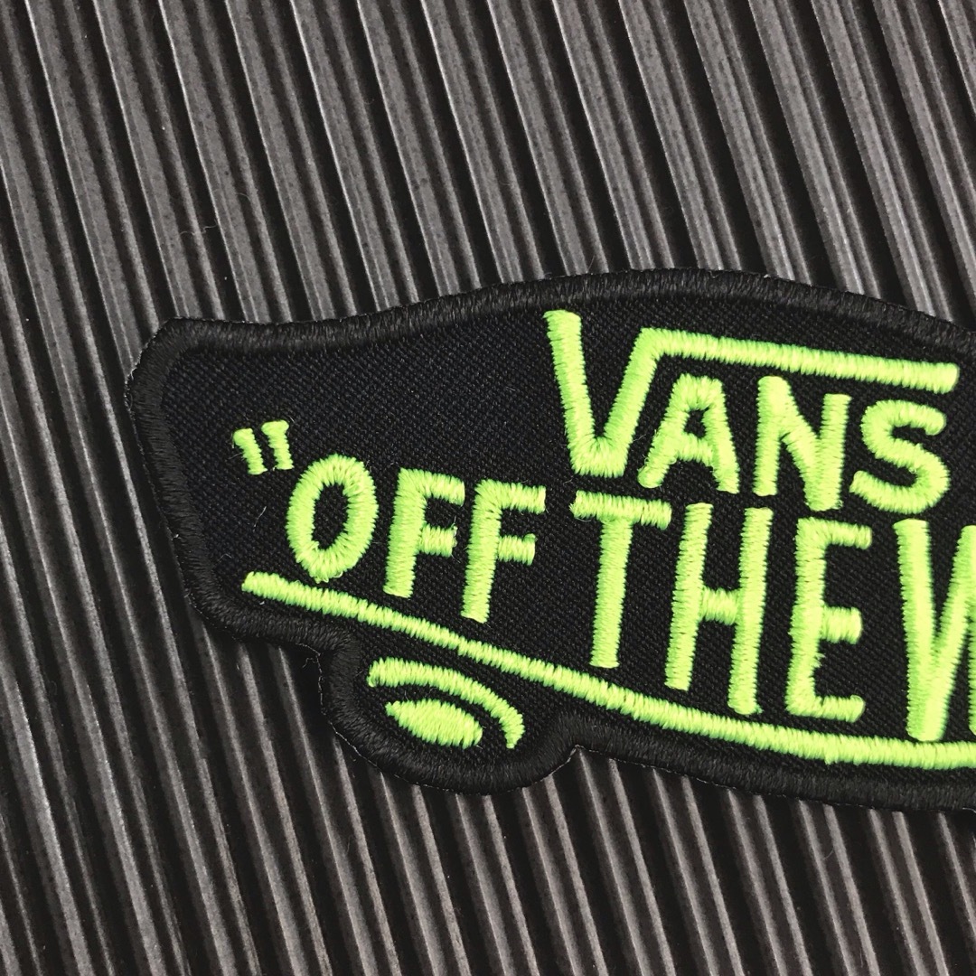 VANS(ヴァンズ)の黒×蛍光グリーン VANS OFF THE WALL アイロンワッペン -34 レディースの帽子(その他)の商品写真