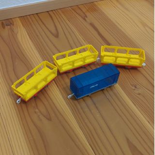 タカラトミー(Takara Tomy)のプラレール トミカ搭載車 4台(電車のおもちゃ/車)